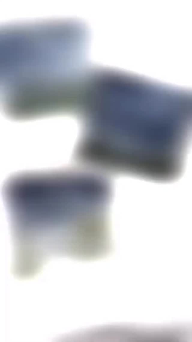 3 different ways to create snowfall in you watercolour paintings (without using white paint)! Give them a try! Which one do you like best?