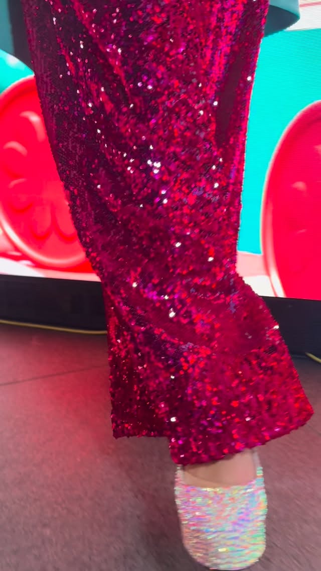 Friendsgiving 2025
Benefit x Made Up…. our 5th year set dressing this incredible moment and every year we love it even more!
We were lucky enough to work with our ultimate favs @madeupltd who made the moment look insane!
We took along @charlesandfaye to bring a little floral delight to the moment!
Friendsgiving 2025 didn’t come to play :
Benefit’s host Miss Demeanour, kept the night flowing and sprinkled in just the right amount of drama!
The games were gaming, the vibes were vibing and they got to celebrate some of the people who supported them.
Here’s to Friendsgiving 2025
#benefituk #beneland #setdress #setdressing #londonparty #londonsetdesign #madeup #madeupltd