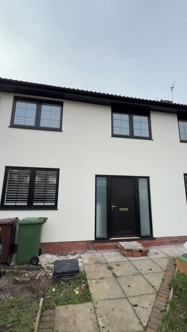 Beautifully renovated house with 89mm hardwood shutters with hidden tilt ✅
.
.
.
#blinds #shutters #windowtreatments #homedecor #interiordesign #homeimprovement #plantationshutters #rollerblinds #venetianblinds #romanblinds #homerenovation #homedesign #interiors #residential #windowcoverings #decor #interiordecorating #luxuryhomes #softfurnishings #homeinterior #Liverpool #Liverpoolblinds #Merseyside