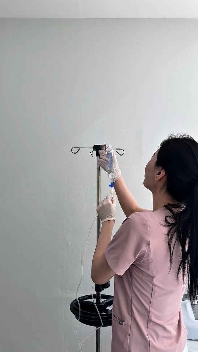 Advanced regenerative treatment by Dr. Jihye.
Every step performed with precision.
The socks were not part of the protocol.
Comment if you caught it 😋
#stemcelltherapy #koreanskintreatment #koreanskinclinic #skinclinic #forenaclinic
📍 Address
7th Floor, 140 Yanghwa-ro, Mapo-gu, Seoul, South Korea(5-minute walk from Hongdae Station Exit 9)
🌐 Website
www.forenaclinic.com
📱 Social Media
• WhatsApp: wa.me/821027363095
• Facebook: @forenaclinic
• TikTok: @forenaclinic
• Instagram: @forenaclinic
• YouTube: @forenaclinic