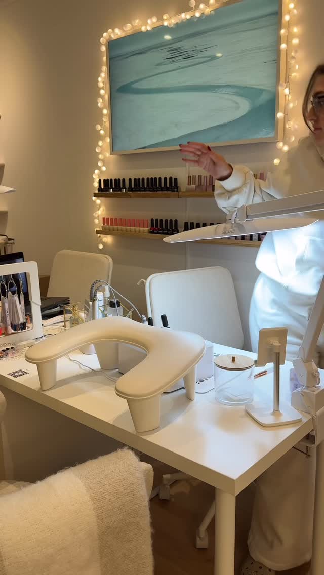 On fais mes ongles ensemble 🥰
#manucurerusse #manucureparis #onglesparis #manucurerusseparis #маникюрпариж #onglesparfaits #lacremedelacremeparis #parisbeauty #русскийманикюрпариж #russianmanicure