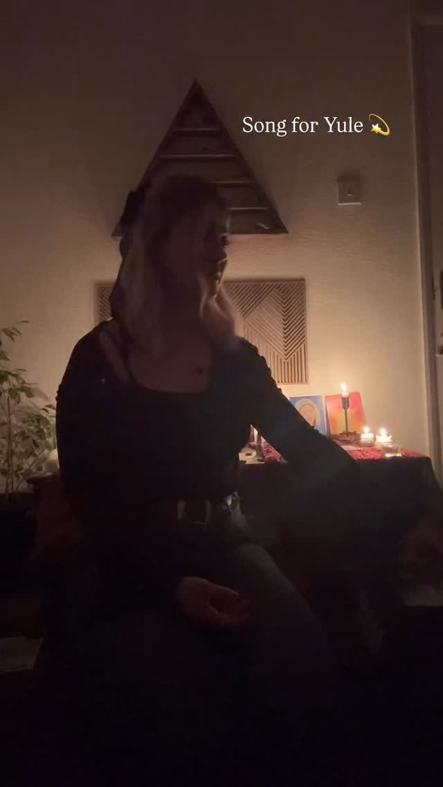 Song for Yule 💫
Honouring the longest night and the return of the light. A prayer for peace and love on Earth.
Blessings on this deepest dream 🌟
♥️