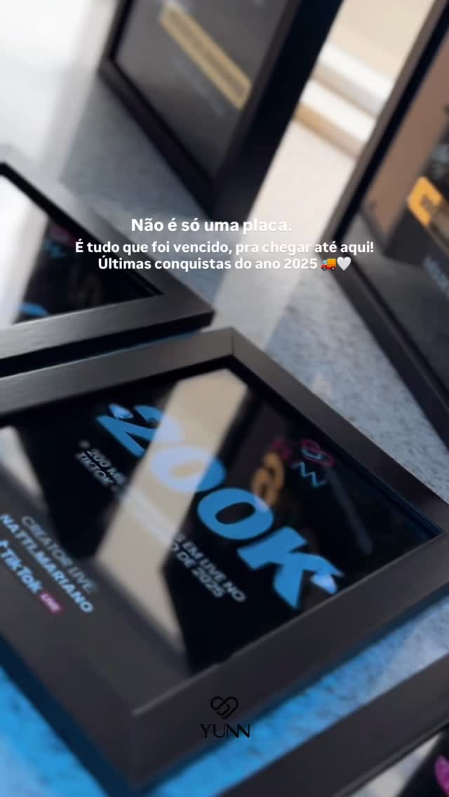 2025 foi construído live após live, cada dia melhorando, aprendendo, evoluindo..
📦 últimas placas de Reconhecimento enviado aos agenciados da YUNN Agency.
Que 2026 chegue MAIOR, mais FORTE e ainda mais NOSSO. ✨