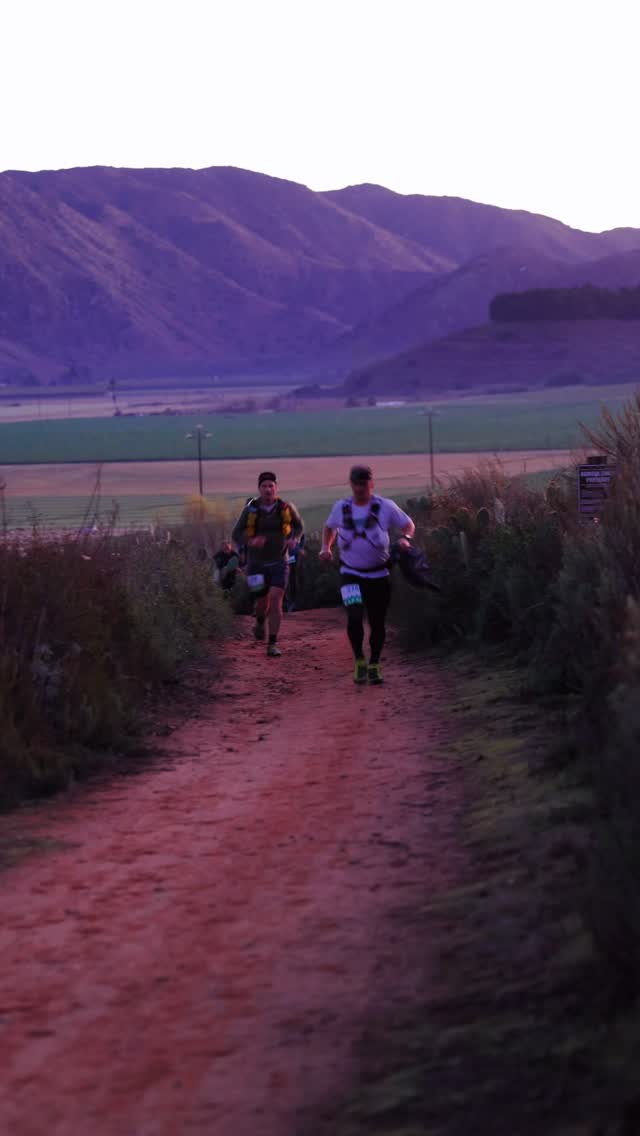 Those morning NEW FRIEND vibes! 19 days to GO! Keep going my friends those miles aren’t going to run themselves. See you on the trails. 🙌🏻