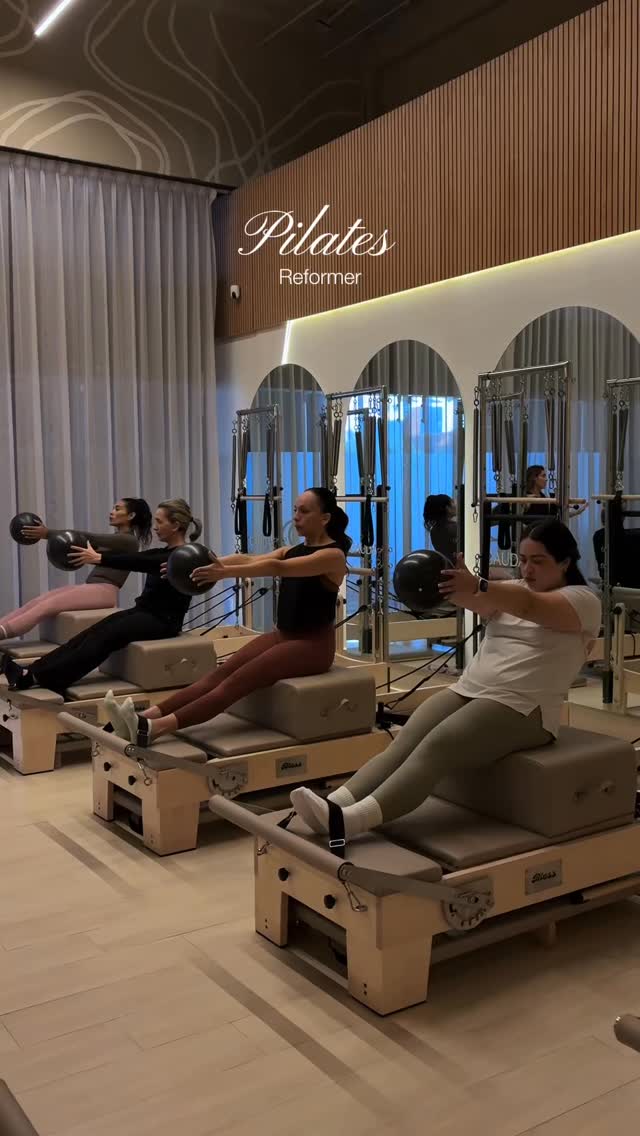 Pilates Reformer 🤍
Tu cuerpo también merece atención, calma y fuerza.