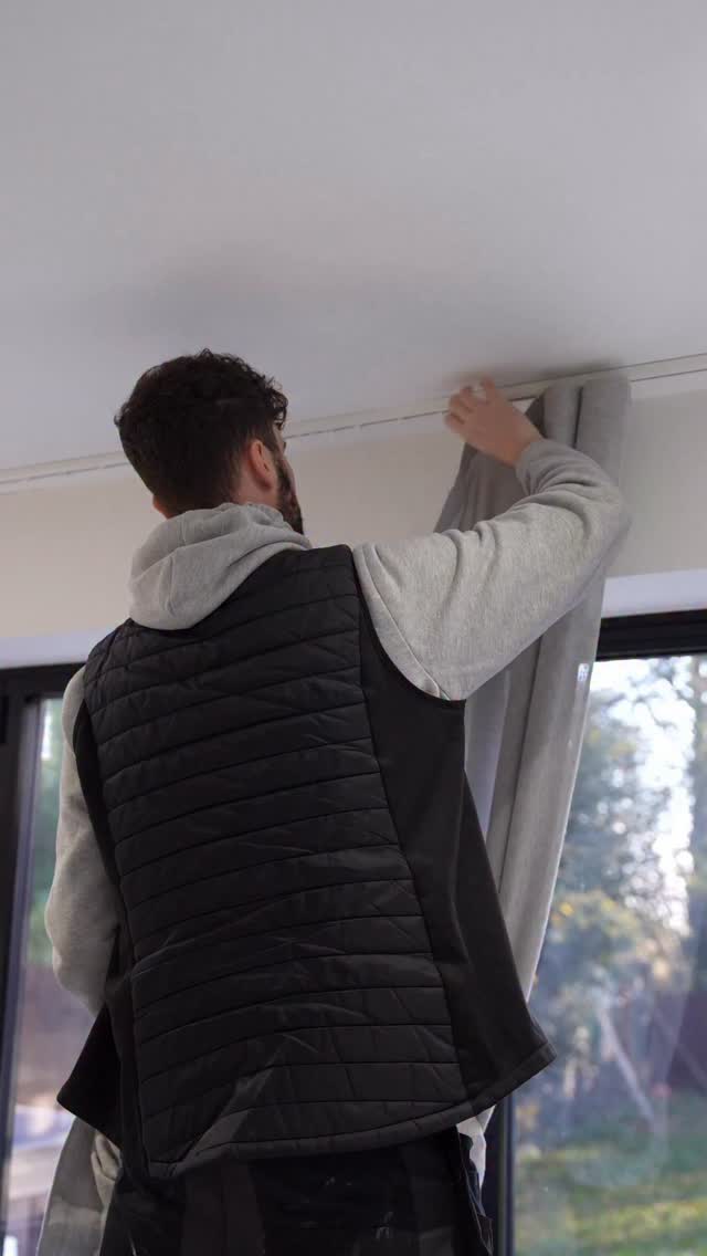 Did you know we are specialists of voiles and curtains as well as blinds and shutters!?
With over 40+ years of experience we have seen it all!
Check out this 12m+ wave voile and track install for @mazza_l20 🔥
.
.
.
#blinds #shutters #windowtreatments #homedecor #interiordesign #homeimprovement #plantationshutters #rollerblinds #venetianblinds #romanblinds #homerenovation #homedesign #interiors #residential #windowcoverings #decor