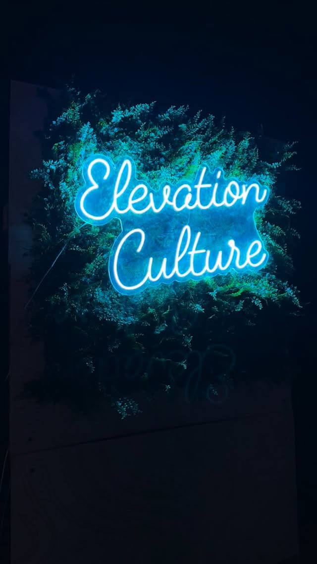 Start line feels for the San Diego 50 Miler! Months of training, early alarms, and big goals all lead to this moment. Today is about grit, patience, and seeing what you’re capable of when you keep moving forward.
Let’s do this, San Diego crew! One step at a time. One hell of a day ahead.
#elevationculture #sandiego50 #sandiegotrailruns