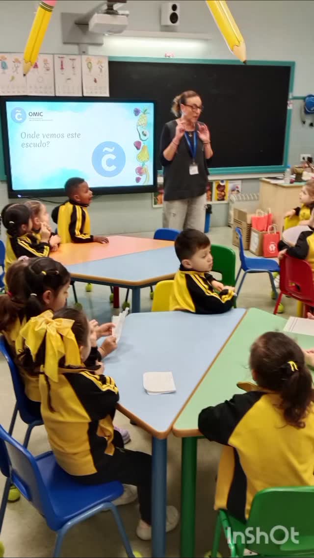 Hoxe na aula de 5° de Infantil disfrutamos dun taller "xogar sen xoguetes" despois destas datas está ben reparar en que podemos divertirnos e xogar usando simplemente a nosa imaxinación.
#colegiofranciscanos #educacionenvalores #franciscanoscoruña #concelloacoruña