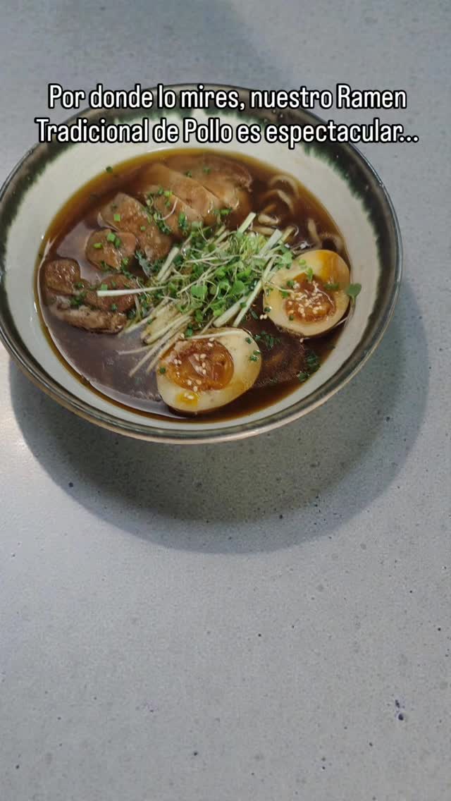 Por donde lo mires nuestro Ramen Tradicional de Pollo es espectacular!!!
#restaurantesbogota #bogotafoodie #planesbogota #restaurantes #comida