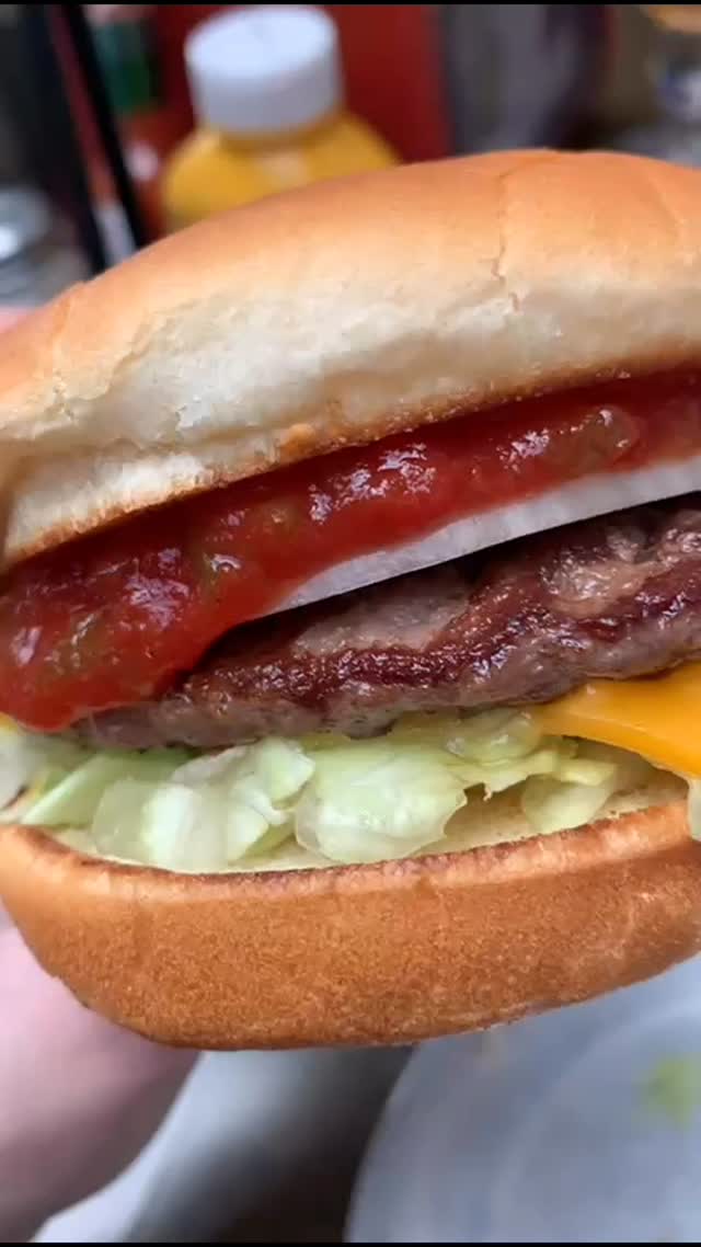 Wonderburger with Raw Onion