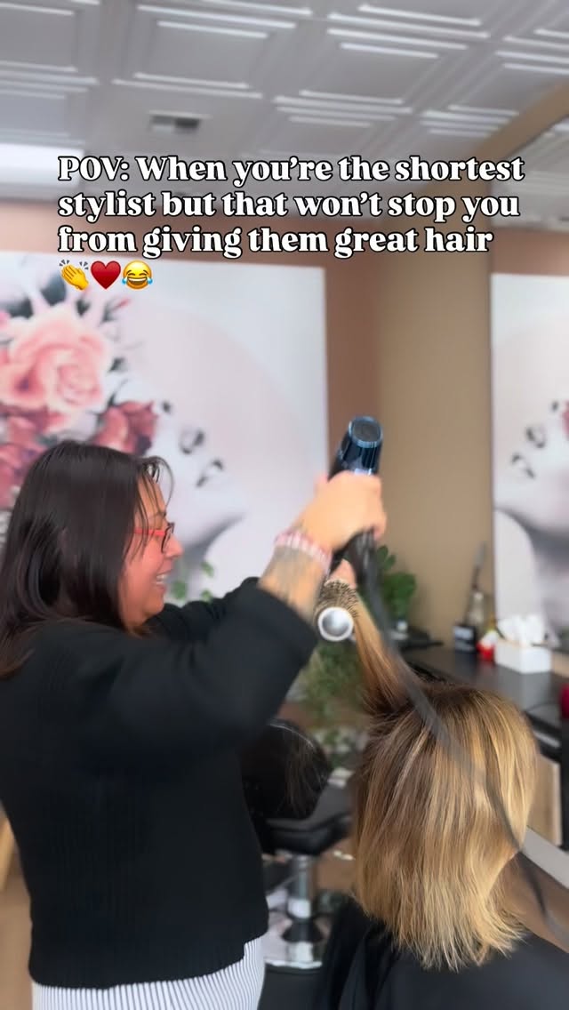 Gonna do whatever it takes 💪♥️ 😂
.
.
.
.
#artehairstudio #rentonwa #bellevuewa #salonreel #salonhumor