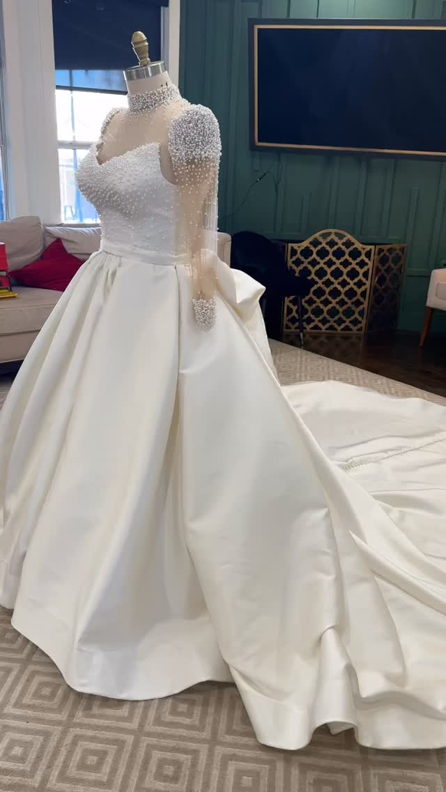 Dress the bride service I took the maniquí with me 🫶😘