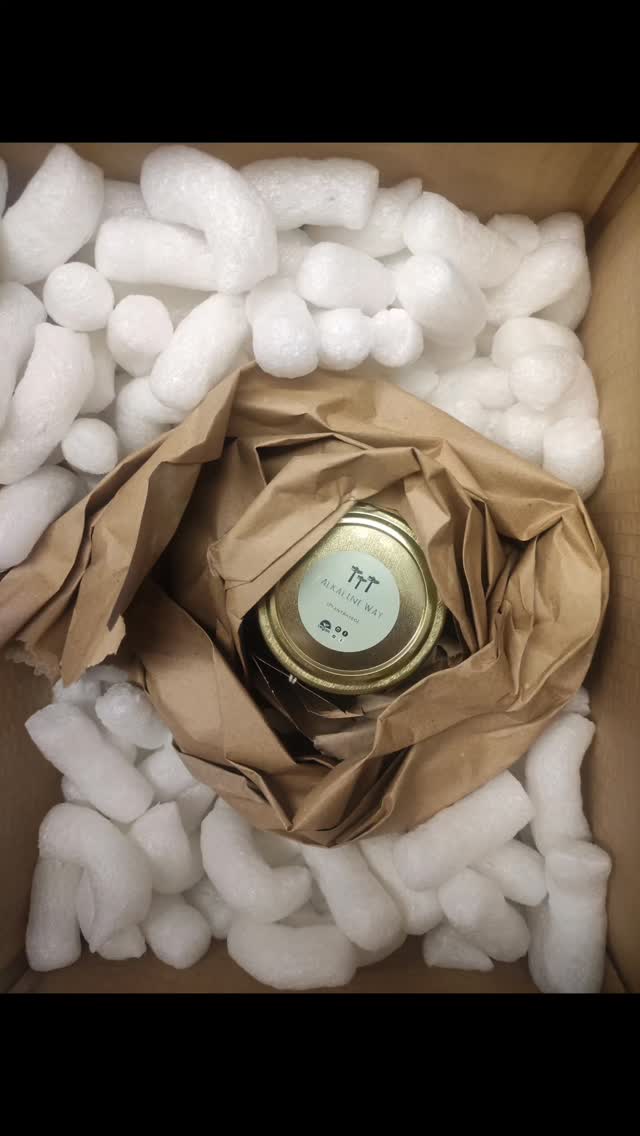 Packing peanuts and brown paper are our go to when keeping your orders free from any breakages!
.
Eco friendly and bio degradable, help keep our world🌍 Green 💚💚💚
.
Shop now via the link in our bio
.
www.alkalineway.co.uk
.
.
.
#biodegradable #ecofriendly #greenearth #environmentallyfriendly #packingorders