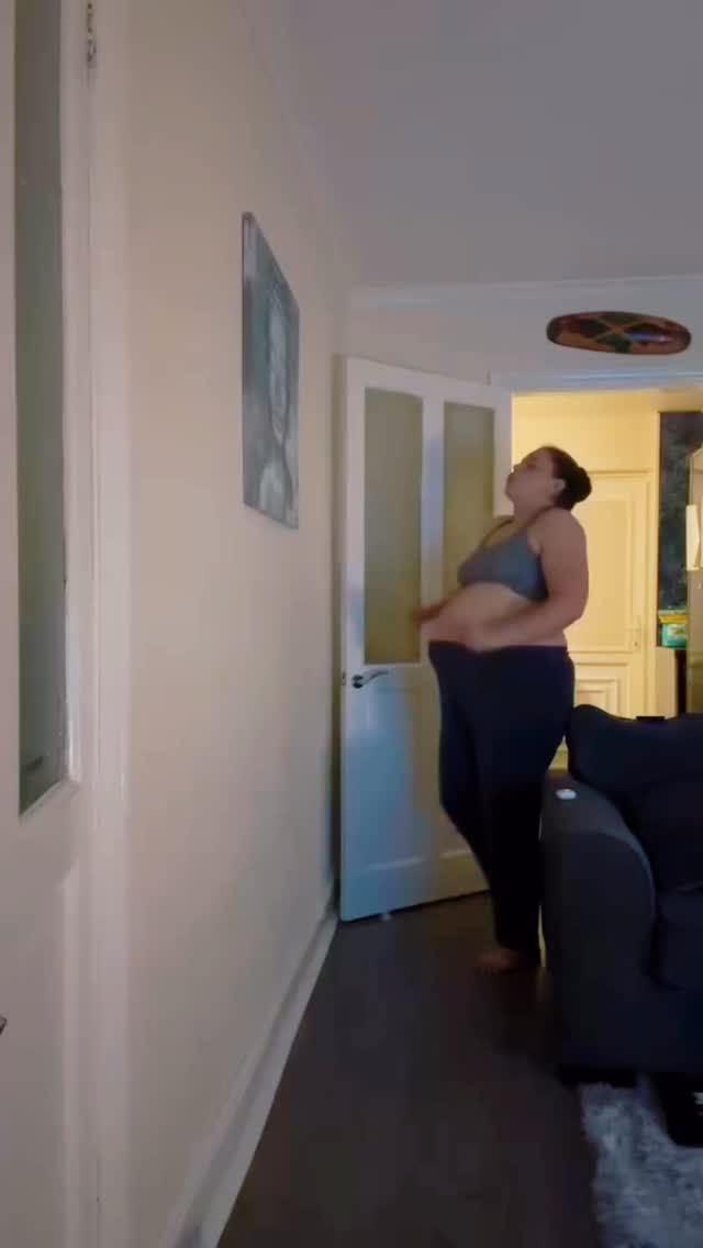 Labour isn’t always a straight line.
Sometimes things slow down or plateau, and that can be completely normal.
When labour pauses, it’s often your body asking for something: a change in position, some rest, nourishment, hydration, or simply a sense of safety and calm. Your hormones work best when you feel supported and able to tune into what your body needs.
My top tip as Midwife Lily 🤍
Trust and follow your instincts.
And I mean this quite literally.
Maybe you suddenly want to stand on your tiptoes during a contraction.
Maybe sitting on the toilet feels right.
Maybe your body wants to rock back and forth, sway, or circle your hips.
You might lie down for a moment… only to feel the urge to get straight back up again.
These instinctive movements aren’t random, they’re often your body helping baby move through the pelvis and encouraging labour to progress.
Move if movement feels good.
Rest if your body is asking for rest.
Change positions. Eat. Drink. Breathe.
Allow your body to do its thing, it knows what it needs to do.
It’s my favourite tip because instinctive birth is powerful. When women are supported to listen to their bodies, labour often unfolds just as it needs to.
Save this for later and share with a mum who needs to hear it 🤍
#birthprep #positivebirth #midwifelife #labourtips #physiologicalbirth midwifeledcare pregnancysupport