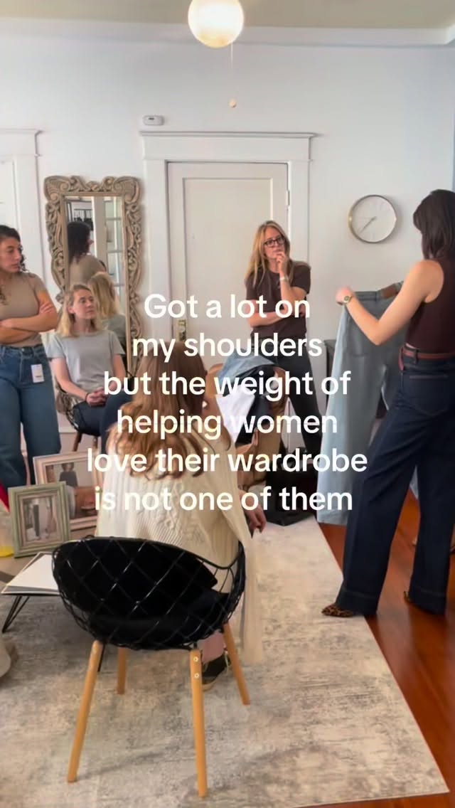 We love how the styling studio brings creatives together; those who teach and those who are eager to learn.
#personalstylist #stylistlife #creatives #community #fashiongram