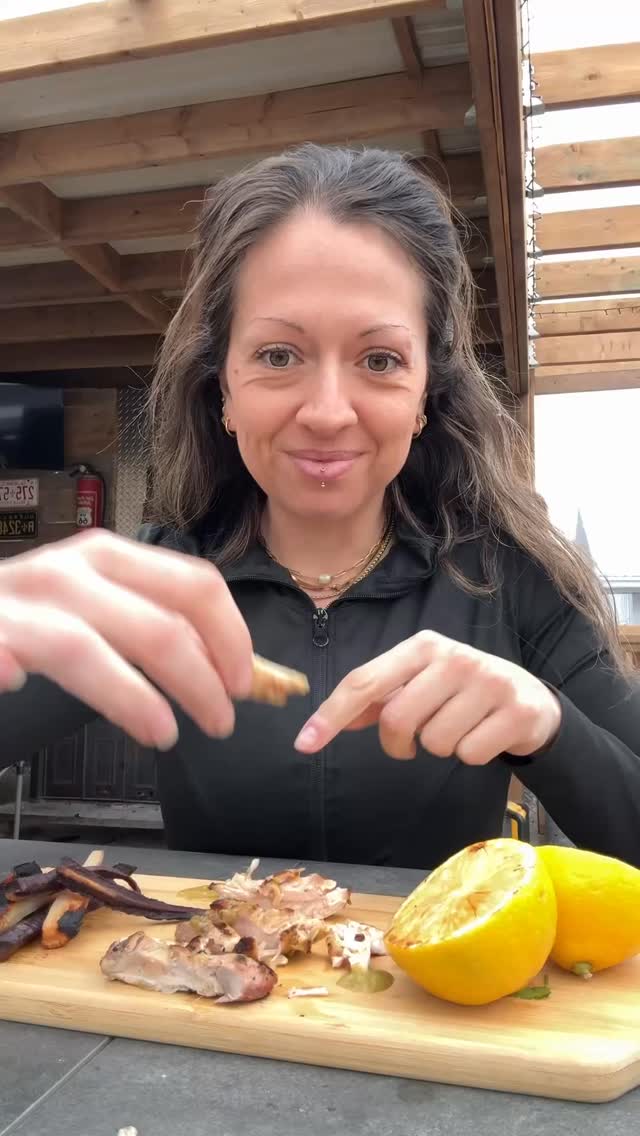 ☀️🔥 L’été s’en vient… et qui dit été dit BBQ.
Et qui dit BBQ… dit Le Goût de Ça 😮🔥
On s’occupe de tout :
le goût, les épices, l’expérience 💥
🔥 Marinades qui pénètrent en profondeur
🌶️ Sauces qui relèvent chaque bouchée
🍗 Des grillades qui ne passent jamais inaperçues
Que ce soit pour ton poulet, ton bœuf, tes brochettes ou même tes légumes…
we got you.
Cet été, tu ne cuisines pas…
tu fais vivre une expérience 🔥
Bienvenue dans l’univers Le Goût de Ça.
#legoutdeca #bbqseason #foodie #caribbeanfood #mtlfood
