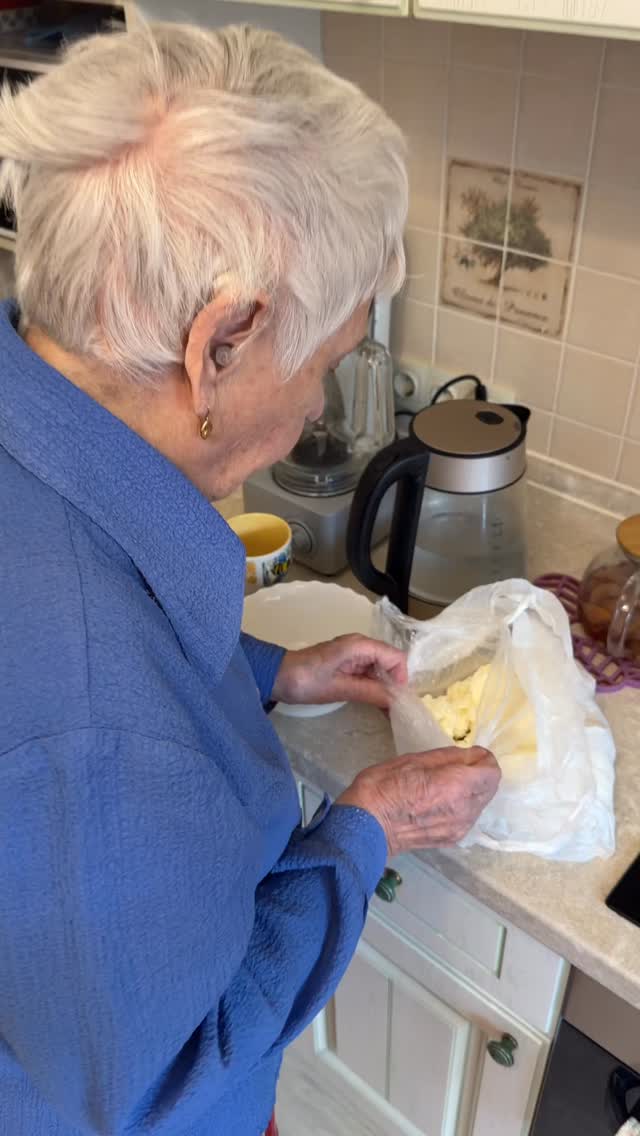 Grandma Lida’s syrniki 🤍
Soft, golden cottage cheese pancakes — a classic Eastern European breakfast you’ll want to try.
Ingredients:
• 2 cups cottage cheese (thick, well-drained if possible)
• 1 egg
• 2–3 tbsp sugar
• ¼ cup flour (plus extra for coating)
• Pinch of salt
• Optional: ½ tsp vanilla extract
How to make:
Mix everything until a soft, slightly sticky dough forms.
Shape into small pancakes, lightly coat in flour,
and pan-fry on medium heat until golden on both sides.
Serve warm — with sour cream, jam, honey, or berries.
And of course… with tea ✨
Save this easy cottage cheese pancake recipe to try later.
#syrniki #cottagecheesepancakes #easybreakfastrecipe