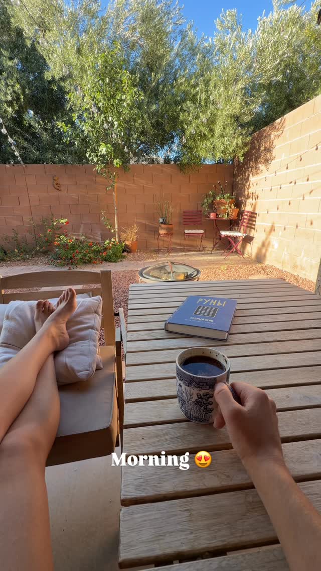Jet lag morning after a 16-hour flight ✈️
Feels like my body landed… but my mind didn’t
Starting with mushrooms instead of coffee 🍄
Mighty Mushroom & Herb Blend —
chaga, chicory & Lion’s Mane mushroom
Grounding. Gentle energy. Clear mind.
.
.
#mushroomcoffee #morningritual #coffee #tea