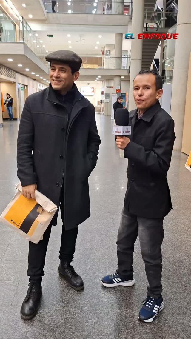 Los @premiosbravo premian a los actores elegidos por los actores y el gran Santiago Alarcón nos concedió esta entrevista donde además conversamos de salsita.
@santialarconu
#premiosbravo #bogotá #actores #actor #colombia