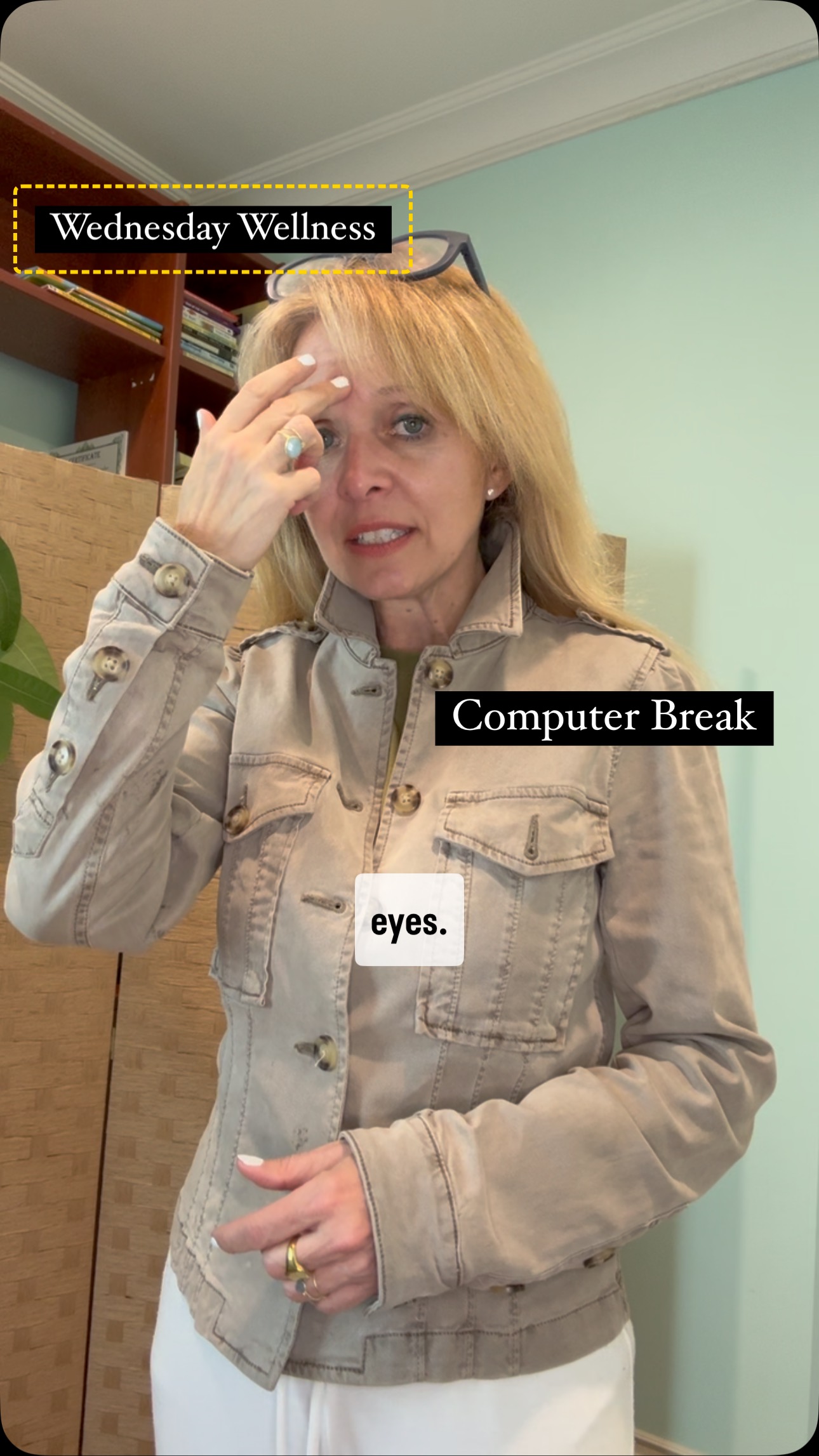 How are those PEEPS? 👀We spend a lot of time looking at screens. This can create eye strain and eye fatigue.
Let's help this each day with a simple Qigong exercise.
How: use your middle finger to massage, in a circular fashion, the point in the centre of your forehead directly between your eyebrows and just above the bridge of your nose. You can add the chanting sound of "kerrrrr" if comfortable.
How long: 2 minute more more, especially if you can't sleep.
How often: as needed. best time: 11 am to 1 pm or 9 to 11 pm
According to book Head to Toe Healing, this point connects to your eyes and to specific parts of your brain. Massaging here can bring peace if your brain has been overactive.
We do these exercises and more in our ONLINE weekly sessions.
#chinesemedicine #qigonghealing #wednesdaywellness #wednesdaywisdom #qi #computerbreak #eyestrain #selfhealing