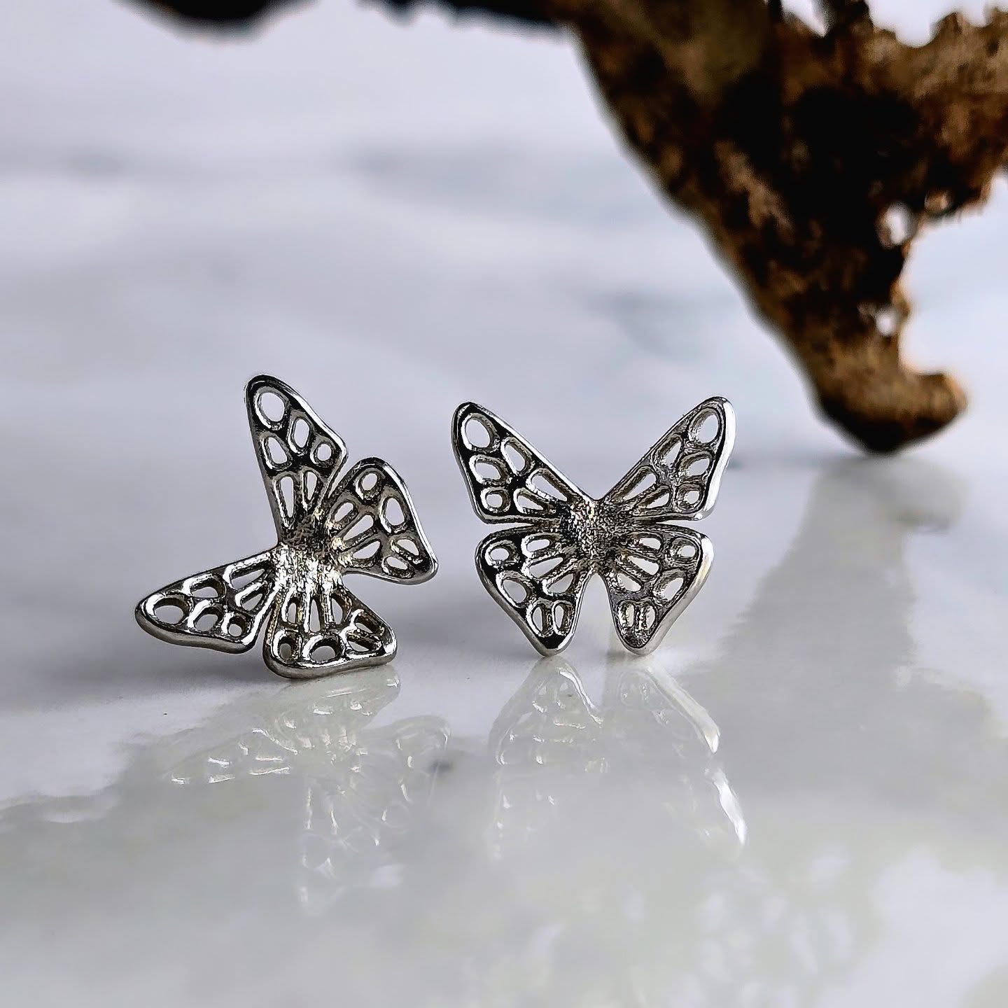 For the one who dances through life with grace...our Skipper Butterfly Earrings in white gold are a thoughtful gift to celebrate their unique spirit.
#josannemark #butterflystuds #butterflyjewelry #whitegoldstuds #fingreprintjewellery #natureinspireddesign