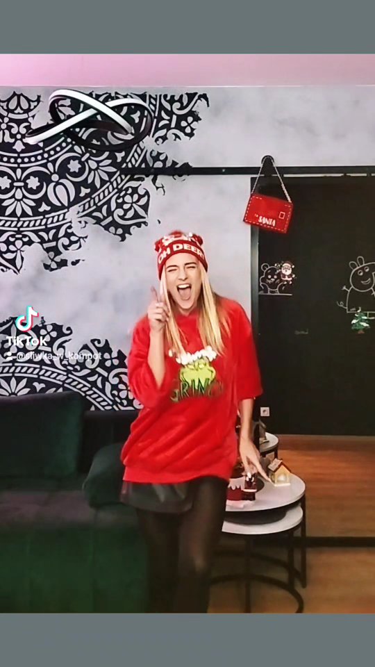 Kiedy święta wjadą za mocno...!! 🌲🎁🍽️❄️☃️🧑🎄 All I want for Christmas is... #viralvideos #viral #christmas #mariahcarey #dance #challange #christamssong #christmasdance #christmastree #christmasmood #grinch #actress #afterwork #me #polishgirl #justme #fun #saturdayfever #saturday #december #energy #gifts #santaclaus #winter