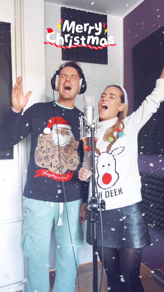 ho-ho-holy moly! It's cold outside!!
Nasza świąteczna, wspólna, muzyczna tradycja! Duety i kwartety do mety! Dziękujemy za nieoceniona pomoc, studio i realizacje dźwięku @emilsmardzewski @_kaminska_anna
Merry, merry Christmas everyone!! 🌲❄️🎁☃️🥂🍾
#merrychristmas #holy #moly #gift #christmassong #sing #powercouple #dreamteam #music #baby #cold #winter #holiday #december #hold #santaclaus #music #song #vocal #outside #light