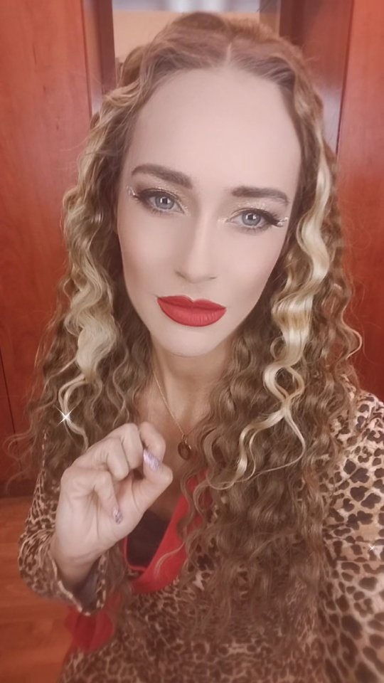 Shine always and everywhere! Less drama more glitter!! 🔥🥰✨✨🧨🪩🪩Brooke invites you to "Noises off" on Saturday and Sunday (4,5.01.2025) @teatrpolskiwroclaw
Mniej dramatu, więcej brokatu!! Błyszcz zawsze i wszędzie! 🔥🥰✨🧨🪩🪩 Brooke zaprasza na "Czego nie widać" w sobotę i niedzielę (04,05.01.2025) do @teatrpolskiwroclaw
#theatre #brooke #brokat #shine #glitter #show #showtime #ilovemyjob #dramat #drama #teatr #aktorka #polishgirl #polishactress #actresslife #wroclove #weekendvibes #weekend #spektakl