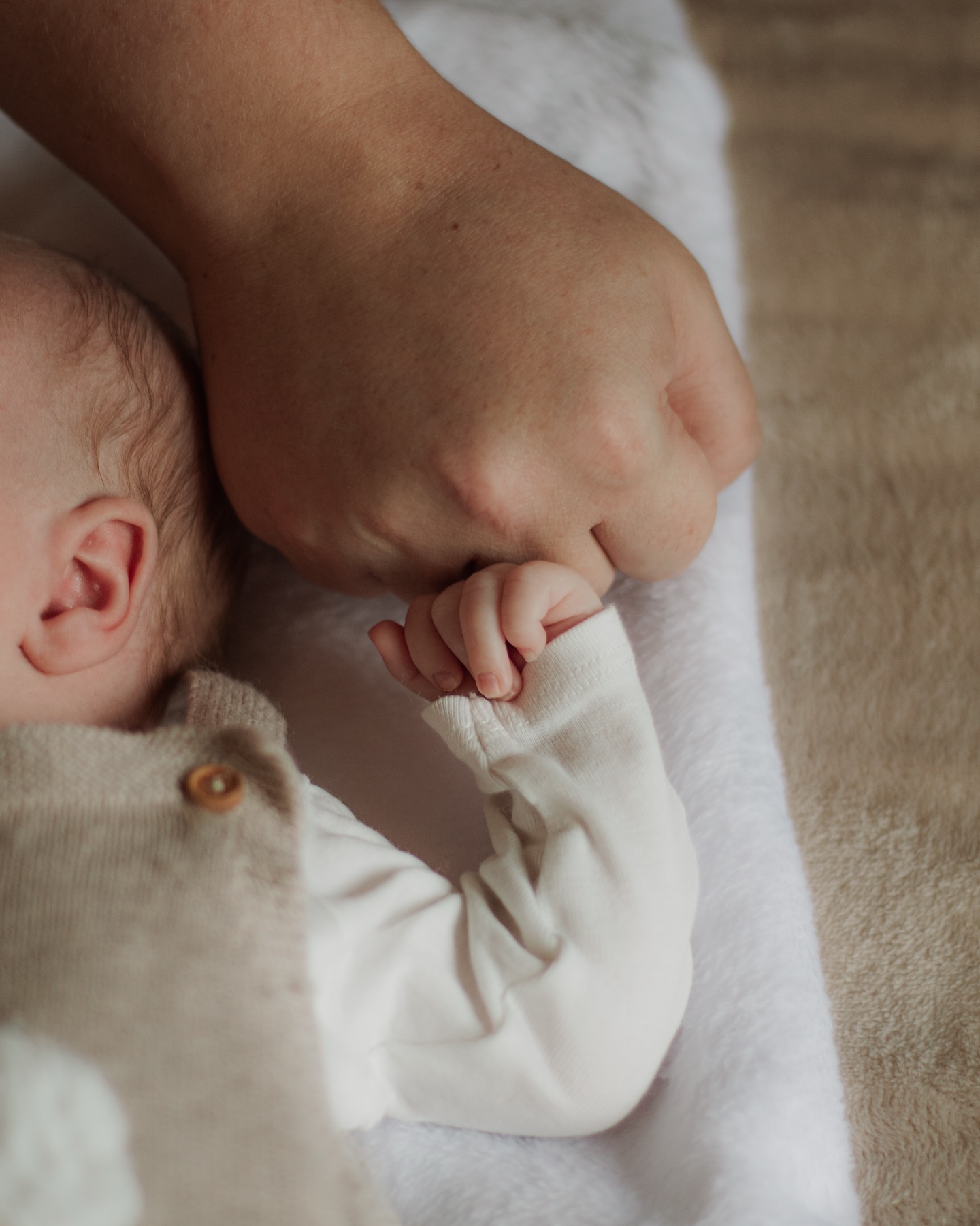 Le check entre le Papa et son bébé 🥲
.
.
.
#shootingnaissance
#shootingnaissancetoulouse
#naissancetoulouse
#shootingnouveauné