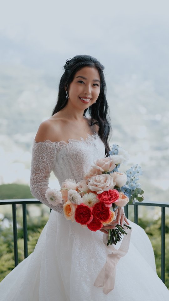 So happy to share this new lovestory surrounded by the unique beauty of the Amalfi Coast. In love with all the emotions captured for Antony & Jess!!! A dream come true in the most magical place in the world✨
.
Wedding planner: @ravello_events
Photographer: @joannedunnphoto
Video: @gioderosavideographer
Venue: @villaevaravello
Beauty: @amalfimakeup
Gown: @theweddinggown_official @nicolefeliciacouture
Bride & Groom: @xjessicabunkerx @antony_bunker
See more works⬇️
https://www.gioderosavideographer.com/
.
.
#weddingfilm #wedding #weddingvideo #amalficoastwedding2024 #amalficoastwedding2025 #wedding2024 #wedding2025