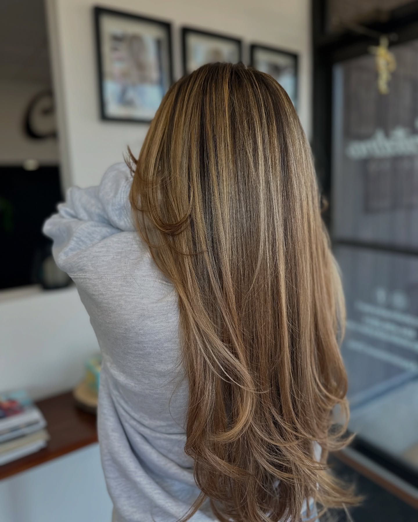 SO dreamy āļø SO magical šŖ
Highlight refresh @hollyolivea_hair
> Partial Highlight + Lowlights + Root Smudge
www.catalinadrybar.com
Color consultations are ALWAYS complimentary - letās talk about your hair goals!