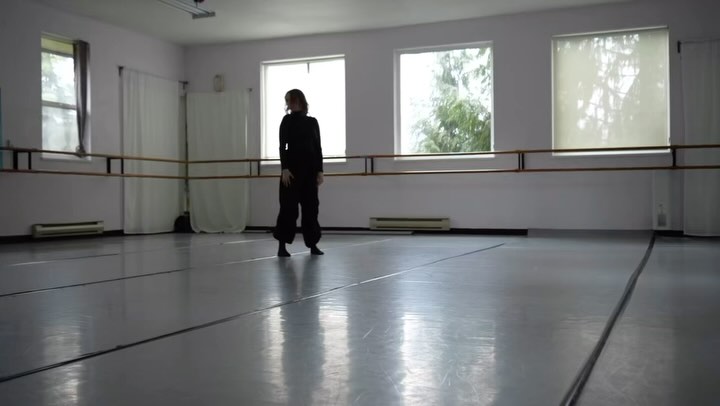 in my beautiful home, dancing
🏠🩷 @seymourdance
🎶: @djotime
📸: @thechristianlagasse
choreo: me!