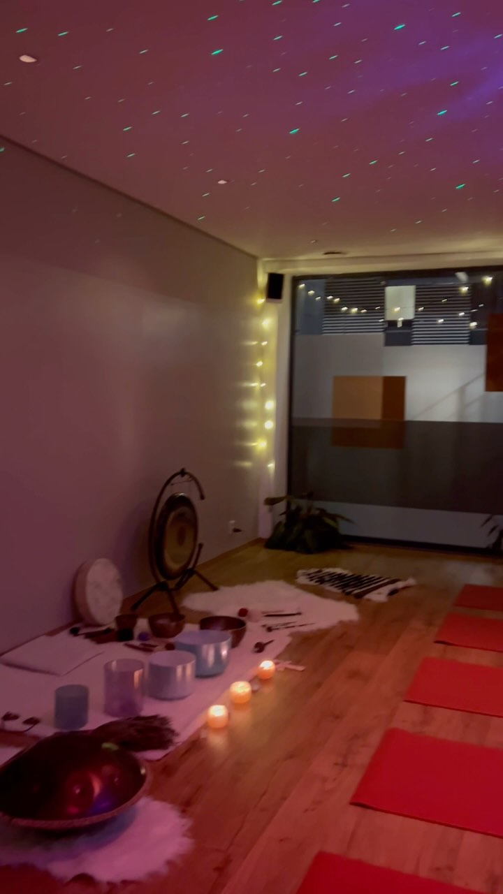How often do you make time for yourself?
How do you check in with yourself?
How do you make sure you recharge and find peace?
Come and join the Sound bath at @thrive_yoga_amsterdam studio IJburg this Saturday
Find your place on the math surrounded by healing frequencies
Relax and welcome to your true self again
💫
Song credit: I Am Light by the wonderful @indiaarie ❤️🙏
#SoundJourney #SoundBath #Meditation #Amsterdam
