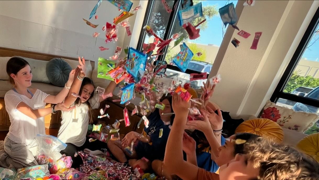 Who’s ready for EASTER?! Join us, ONE week from today for our amazing Easter bash with egg hunts, a bouncy house, delicious food, and so much more here at Austin Vineyard Church right after church!
¡¿Quién está listo para PASCUA?! ¡Únase a nosotros, una semana a partir de hoy para nuestra increíble fiesta de Pascua con búsquedas de huevos, un castillo hinchable, comida deliciosa y mucho más aquí en Austin Vineyard Church justo después de la iglesia!