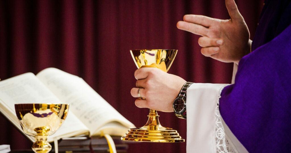 Maundy Thursday - It is amazing to me that the night our Lord faced His betrayal, His arrest, the whippings and beatings, culimating in His death on the cross, He thought of His disciples by serving them. He washed their feet and charged them to do likewise. If that wasn't enough, He thought of His Bride, the Holy Christian Church, and instituted the Lord's Supper whereby we receive His very Body and Blood in and with the bread and wine for our forgiveness, life, salvation, and unity with Him and all the communion of saints. That our Lord was so focused on serving others when facing death, should cause all of us to pause and reflect on His unsearchable love for us. #maundythursday #holyweek #Jesus #Christian #ccle #classicallutheraned #classicaleducation #LCMS