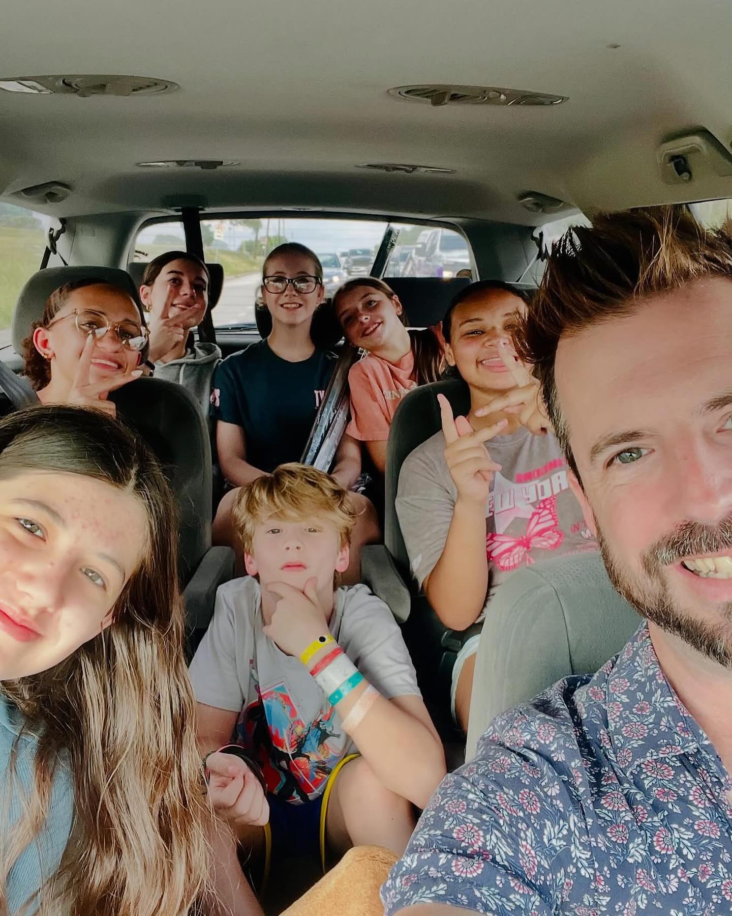 Full cars and full hearts! That’s how we like it at H2E Youth!!