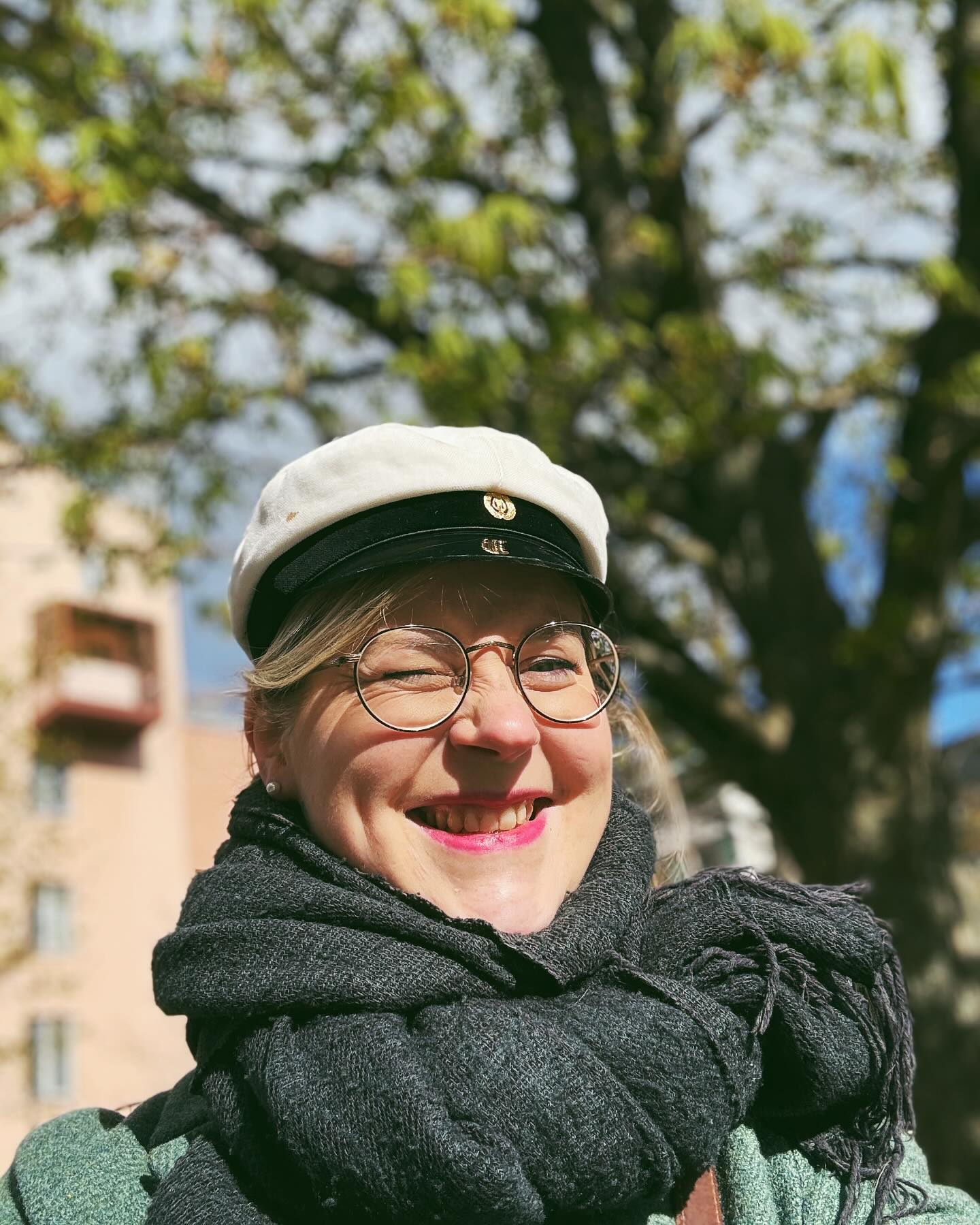 Aurinko, ystävät, herkullista keväistä ruokaa ja kotimatkan varrella vihertäviä puita - näistä on hyvä hyvä vappu tehty.
Iloista vappua kaikille! ☀️🌱