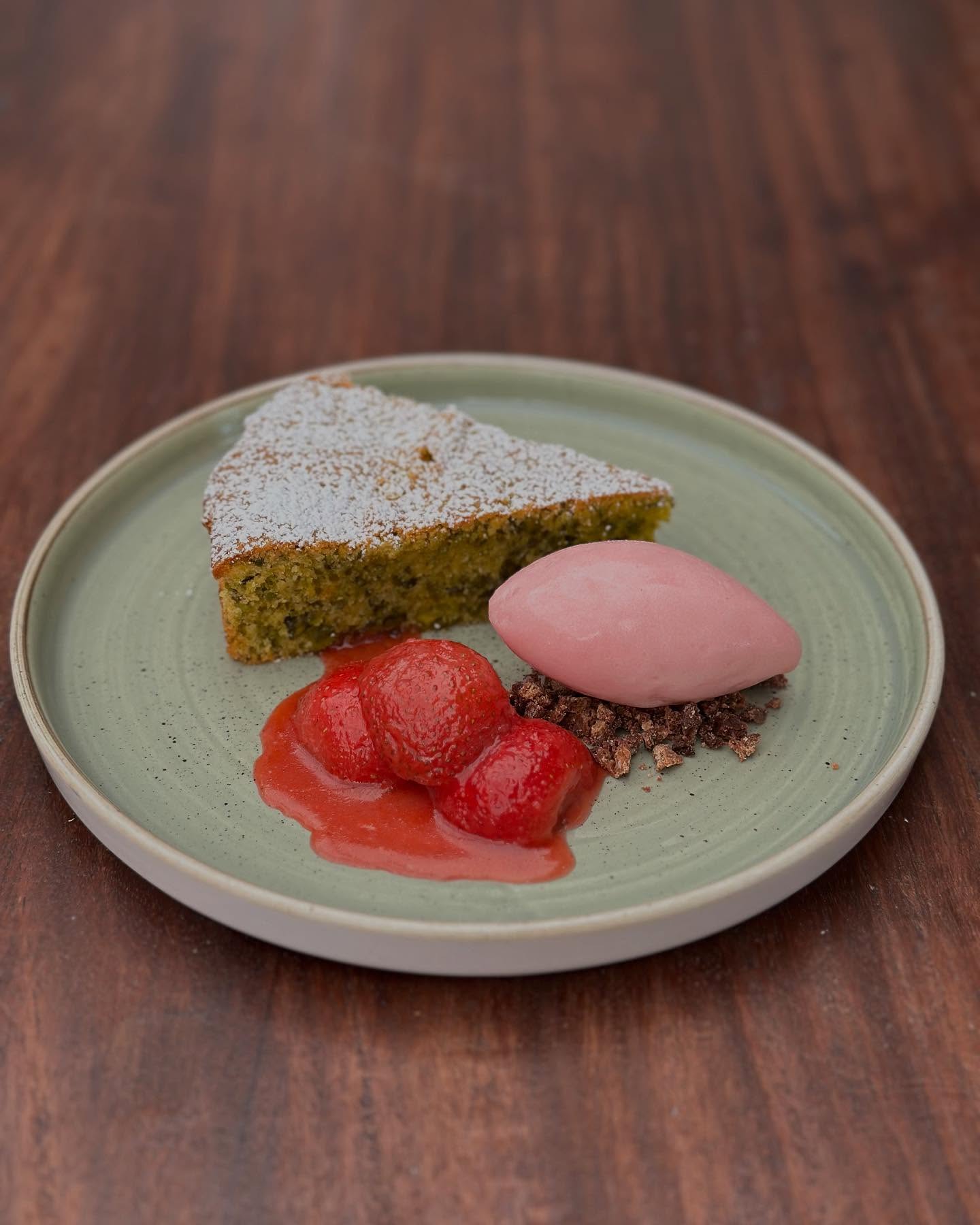 Pistachio & olive oil cake, roasted Flourish strawberries, forced rhubarb sorbet 🍓
#thepearandolive #restaurant #hildersham #village #cambridge #southcambridgeshire #spring #dessert #pistachios #strawberry #rhubarb