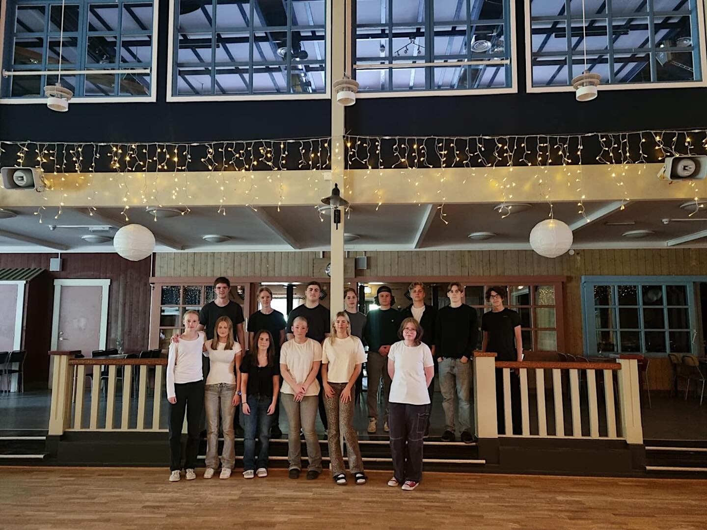 Igår välkomnade vi klass 9K från Örkenedskolan som gjorda sin danstenta här - Kul tycker vi! 🤩
#granadalönsboda #folketspark #lönsboda