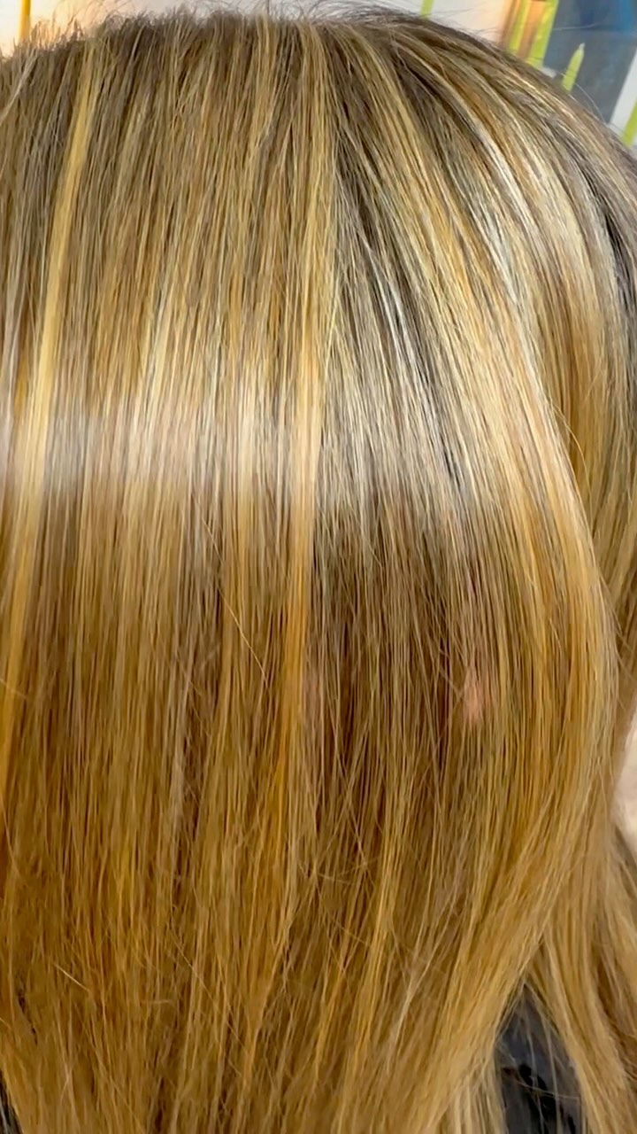 ✨„Würden deine Haare sprechen – sie würden um Haarbotox bitten…“✨
Und ganz ehrlich: Man sieht’s ihnen an.
Deine Spitzen sind trocken, das Volumen ist irgendwie… müde?
Der Glanz fehlt? Dann ist es Zeit für ein kleines Struktur-Geständnis.
Denn:
Nicht dein Shampoo ist schuld.
Nicht die Bürste.
Sondern: Deine Haare haben einfach zu lange „funktioniert“, ohne sich zu beschweren.
Jetzt melden sie sich – mit Frizz, Glanzverlust und Haaren, die einfach nicht mehr „wollen“.
Die Lösung?
Haarbotox.
Ein tiefenwirksames Treatment, das von innen aufbaut, repariert und regeneriert.
Ganz ohne Schnipp – aber mit maximalem WOW.
Bei uns bekommst du:
✔️ Spürbare Geschmeidigkeit
✔️ Sofortige Glanzkur ohne Farbe
✔️ Strukturpflege, die bleibt – auch nach dem Föhnen
✔️ Dein persönliches Verwöhnritual mit Wow-Garantie
Du willst wissen, ob dein Haar wirklich nur trocken ist – oder schon nach Hilfe ruft?
Buche jetzt deine 1:1 Haaranalyse inkl. Haarbotox-Beratung.
Weil gepflegte Haare kein Luxus sind. Sondern dein Standard.
📌 Speichern & an die Freundin schicken, die immer sagt:
„Ich weiß nicht… meine Haare machen eh, was sie wollen.“
📍Bel Hair
Rosenstrasse 6
8700 Küsnacht
#belhairküsnacht #zürich🇨🇭 #haarbotox #pflegediehält #glamour #hairtransformation #haarpflege #hairbotox