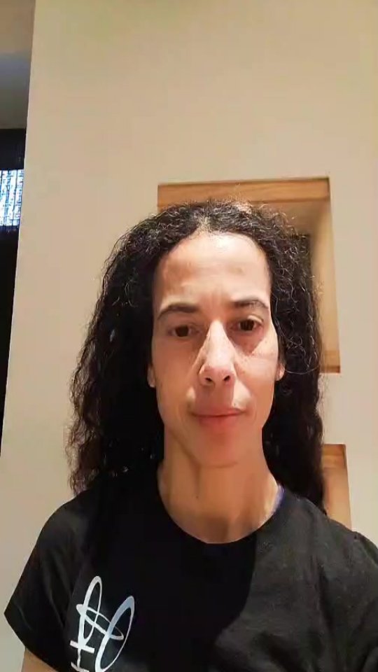 Inner Royalty
We all have a #royal side... #gracious, #dignified, #respectful. And that royal way of moving thru the world fuels our own #happiness. We just need to awaken it and express it.
#soul #spirituality #self #mind #innerworld #innerpotential