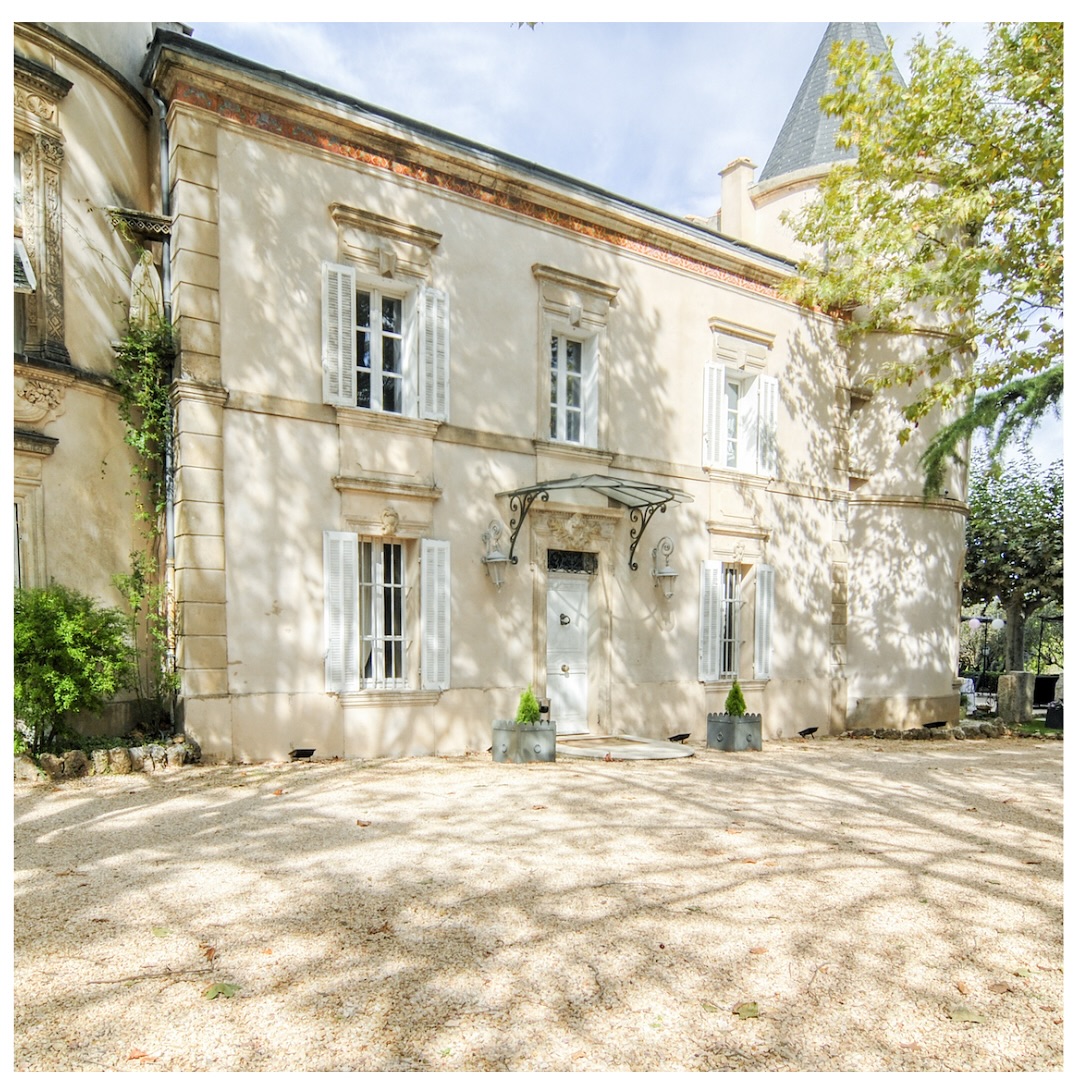 🏛️ Premiers instants, premières émotions 🏛️
L’allure majestueuse du Château de Nans s’impose dès l’entrée, offrant une promesse de grandeur et de raffinement pour une journée unique. Ici, chaque arrivée marque le début d’une histoire inoubliable.
📩 Réservez dès maintenant :
https://www.receptioncotejardin.fr/contact
📞 Par téléphone ou DM : 04.42.18.00.00
#ChateauDeNans #ReceptionCoteJardin #MariageProvence #LieuDeRéception #ChateauMariage #EntréeMajestueuse #ArchitectureDeCharme #CélébrationEnProvence #DomaineDeMariage #AccueilDesMariés #MariageChic #InspirationWeddings #AmbianceRomantique #MariageSudDeLaFrance #WeddingDestination