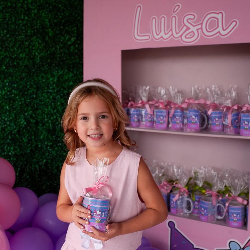 Lembranças lindas e únicas para a festa do seu filho!
Na festa da Luísa produzimos canecas em porcelana como lembranças lindas e super úteis para os convidados.
@brunazandavali
#lembrancaspersonalizadas #caneca #festainfantil #festacomtema #festaprincess #festameninas