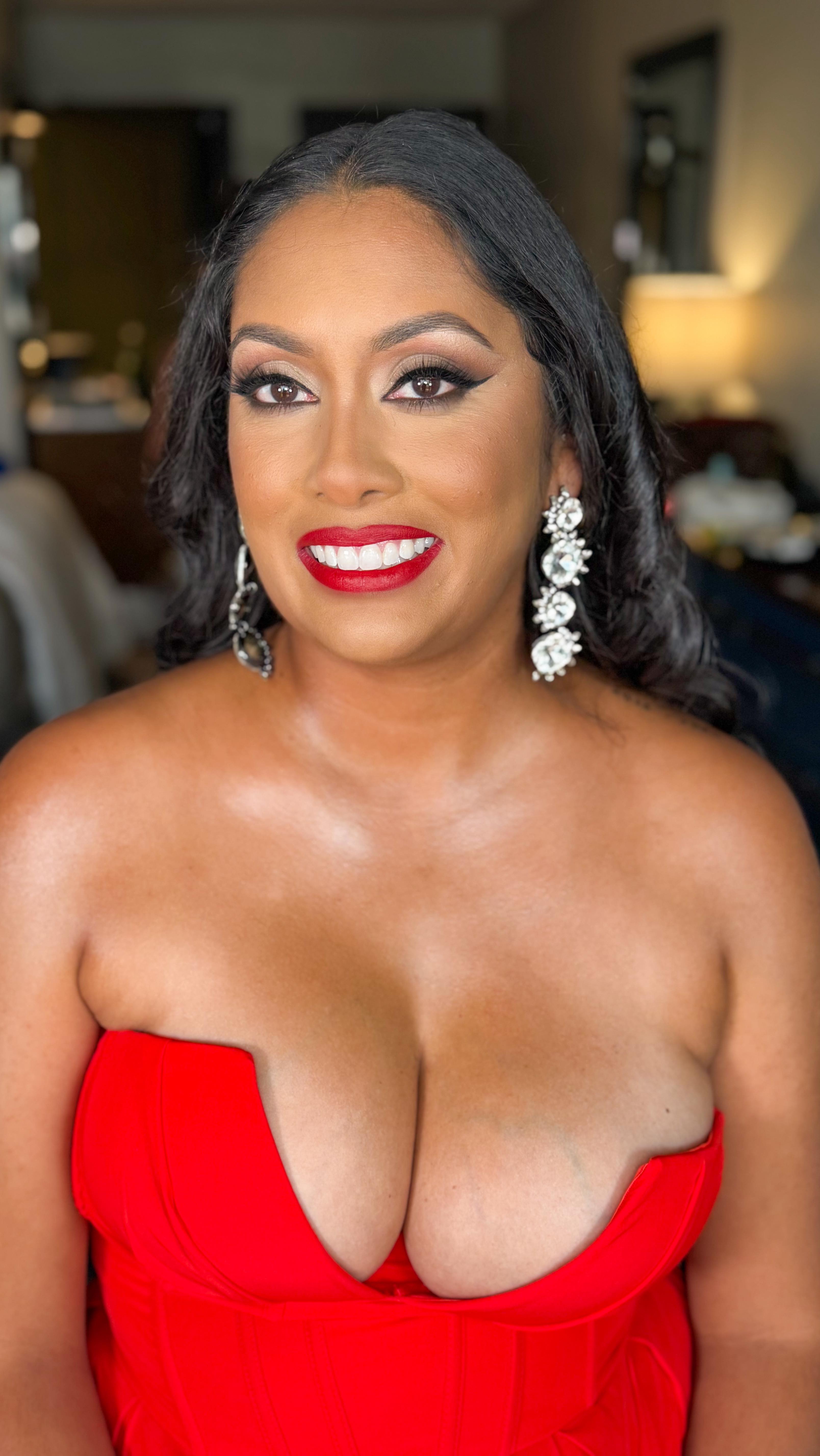 Lady in RED ❤️ #GlowingGoddess
#MakeupByVani #VanisViewPhotography #VanisArtisanBakery #houstonmua #houstonmakeupartist #wedding #weddingday #misstomrs #houstonhairstylist #fyp #houstonbrides #houstonbridalmakeupartist #reels #reelsinstagram #makeupartist #muasupport #undiscoveredmua #makeupartists #houstontx #makeupreels #bridalmakeup #houstonweddings #houston #bridalglam #weddingsinhouston #houstonbrides #bridesofhouston #bridesmaid #makeupinspo