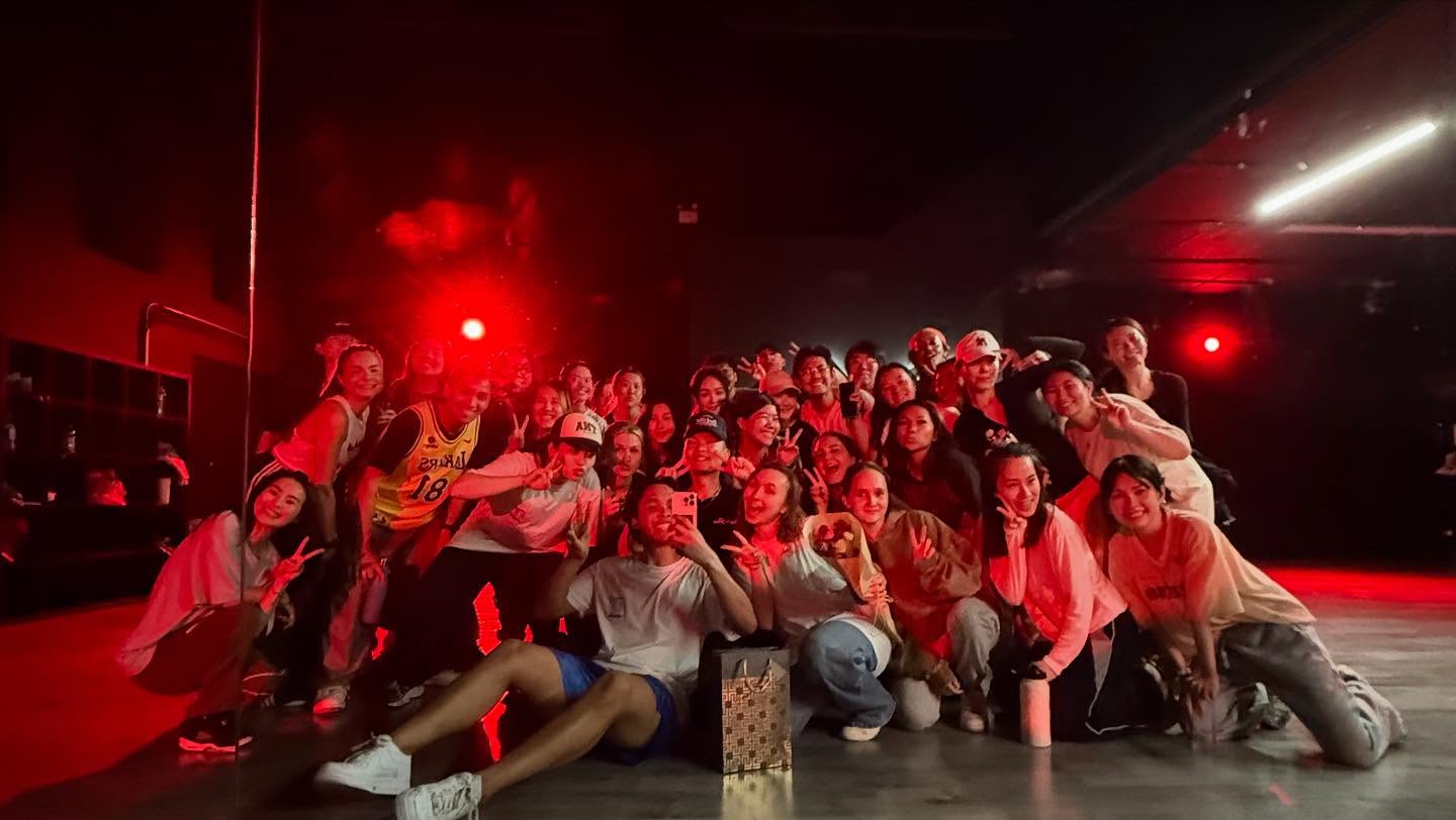 appreciation post! because even though technically it was last thursday, this reallyyy feels like the first week im truly missing, and i just want to share my absolute love & gratitude for the monday/thursday beg/int hip hop fam 🩷
to the gang - you are all the biggest reminder of what’s the most important part of dance, which honestly is how much joy it brings & the wonderful people you share it with. this community means so much to me & thank you all for inspiring me every week, for being fun, creative & brave and for being my friends! it’s so amazing to be part of a group of people who are always encouraging and kind. love & miss you guys! can’t wait to see you in december to groove & eat loads of big wayyy hehe 🩷
(ps i know im missing people - pls tag them for meee)
(pps thank you for my gift - you’re all too good to me! xxx)