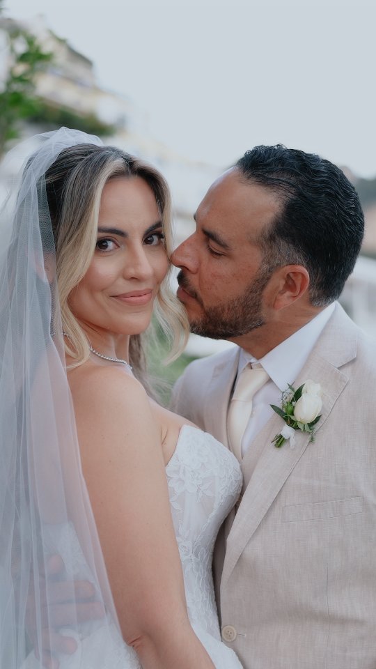 ✨ The perfect backdrop for an Amalfitan love story. Honoured to have captured L & D's energy with the best team ❤️
.
Wedding planner: @lacallaevents
Photographer: @agallucci_photo
Video: @gioderosavideographer
Florist: @amalficoastflorist
Venue: @hotel_santa_caterina
MUAHA @beautylivery
See more works⬇️
https://www.gioderosavideographer.com/
.
.
#weddingfilm #wedding #weddingvideo #amalficoastwedding2025 #amalficoastwedding2025 #wedding2025 #weddingbride2026 #wedding2026 #weddingvideo2026 #weddinginspiration
