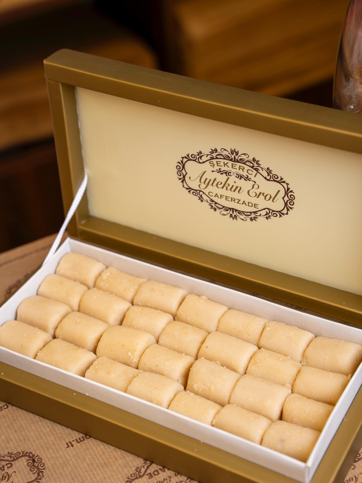 Şekerci Caferzade'nin Badem Ezme'siyle her lokma yumuşacık. 😋
📍Üsküdar Merkez İmalat
📍Üsküdar Balıkçılar Çarşısı
📍Kadıköy Balıkçılar Çarşısı
#ŞekerciCaferzade #Üsküdar #Kadıköy