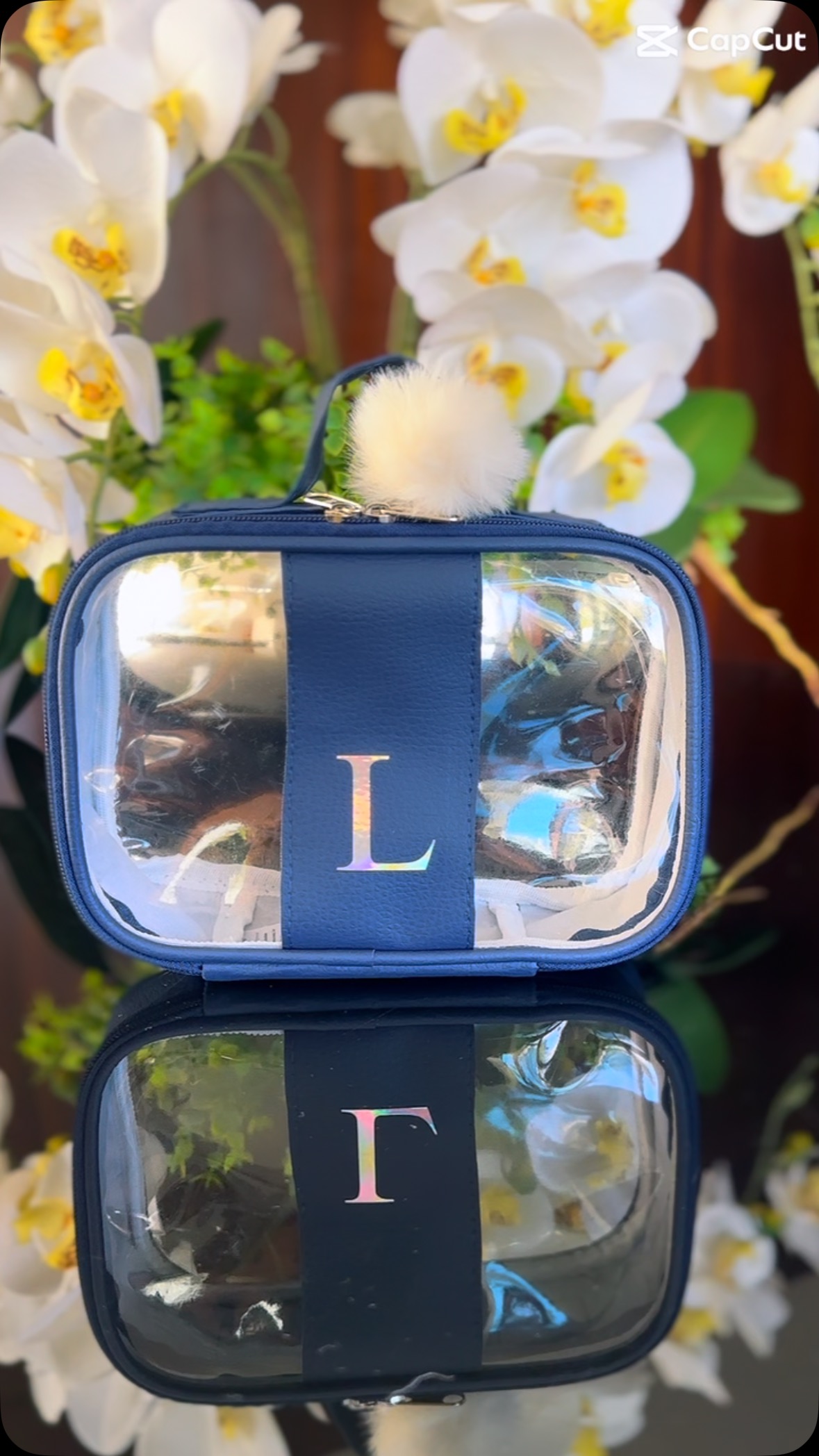 Necessarie em couro ecológico. Um presente lindo e super delicado.
Diversas cores disponíveis. Peça a sua pelo link da Bio.
#lembrancinhas #lembrancaspersonalizadas #necessariepersonalizada #necessarie #make #necessariemake