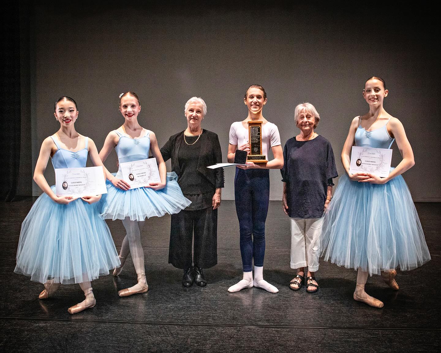 #luciesaronovamemorialaward
Congratulations to our Gold Award recipients!
🥇Gold Winner
Oscar, Alegria Dance Studios NSW
🥈Gold Runner Up
Emily, @lanecovedanceacademy NSW
🏅Gold Honorable Mentions
Yulia, @enpointestudioskew VIC
Elodie, @theperthschoolofballet WA
With adjudicators Janet Bridgeman & Maggie Lorraine.
#cecchettiballetaustralia
📸@belinda_strodder_photography