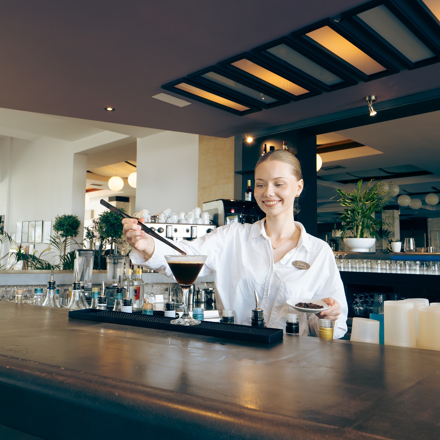 Shaken, stirred, and always served with a smile. Explore our handcrafted cocktail selection at the lobby bar. 🍸✨
#virginia_family_resort #rhodes #greece #greekresort #cocktails #espressomartini #bar #resortbar #hotelbar #hotelcocktails #summerdrinks #cocktailbar #holidaydrinks #hotel #resort #summer2k25 #greekhotels